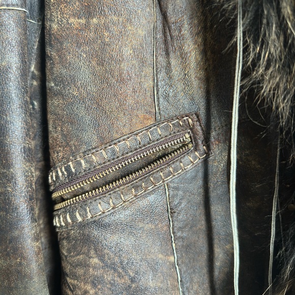 🤎 Overland Women's Brown Leather Jacket with Fur Lining and Trim - Picture 4 of 10